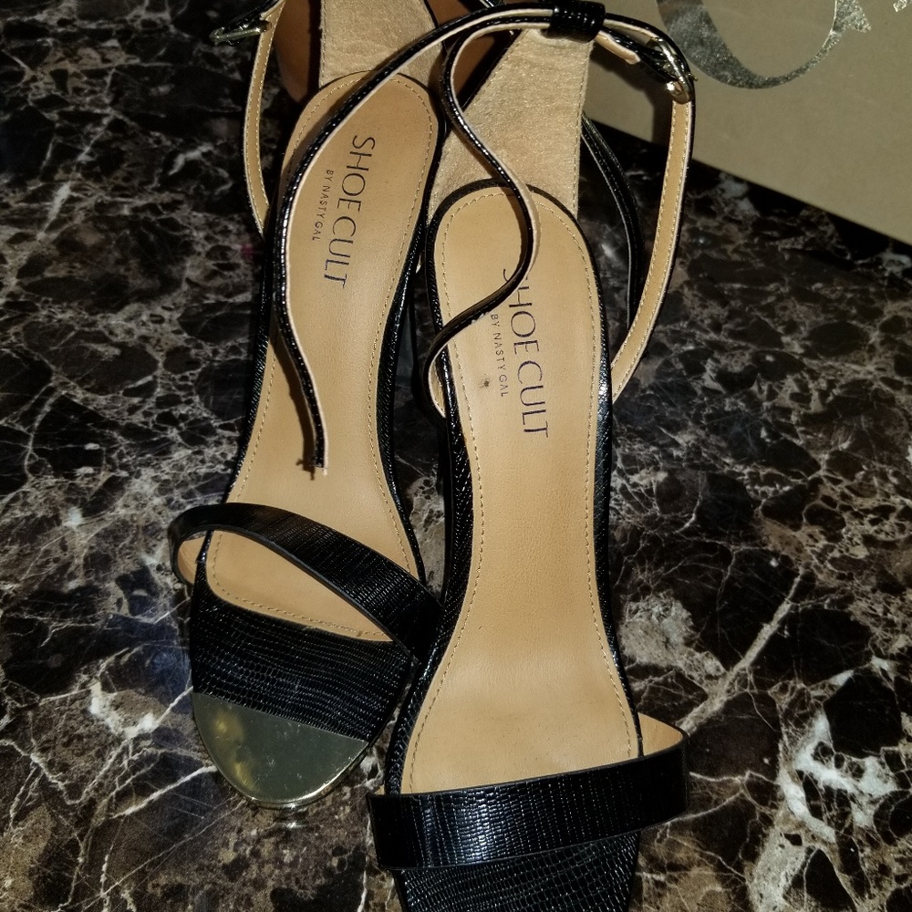 High Heels - Picture 2 of 4